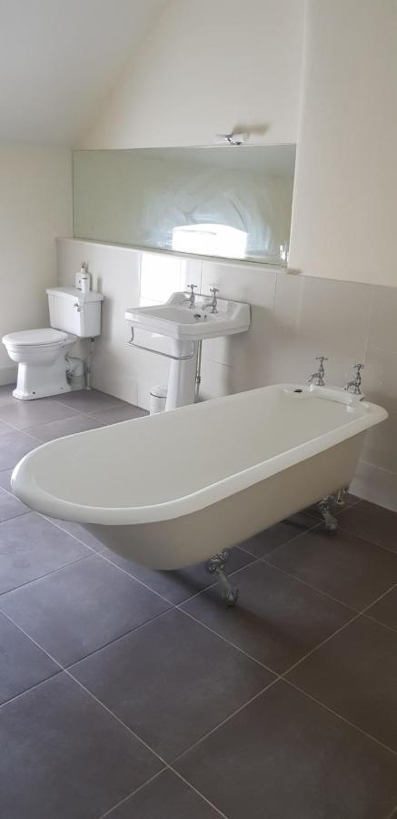 2 Bed Courtyard Apartment At Rockfield House Kells In Meath - Short Term Let ภายนอก รูปภาพ