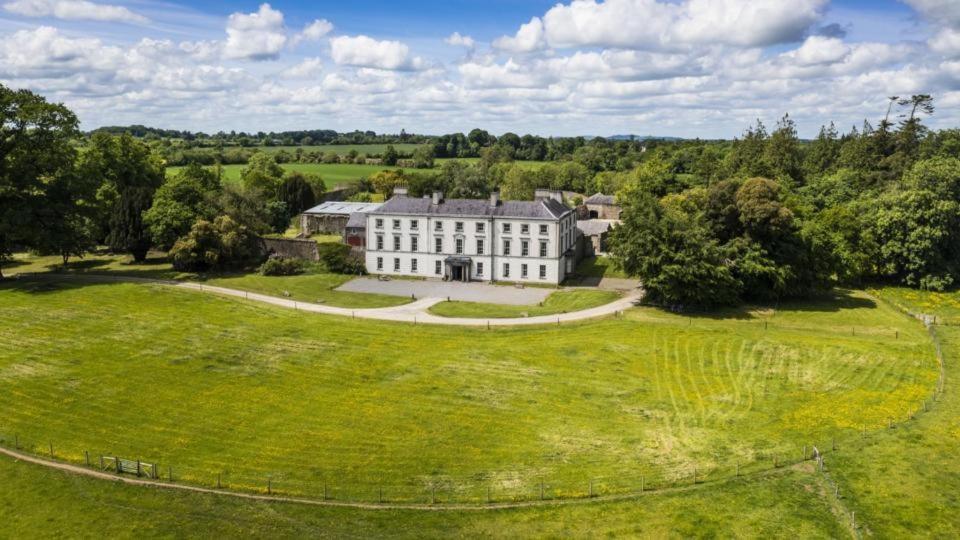 2 Bed Courtyard Apartment At Rockfield House Kells In Meath - Short Term Let ภายนอก รูปภาพ